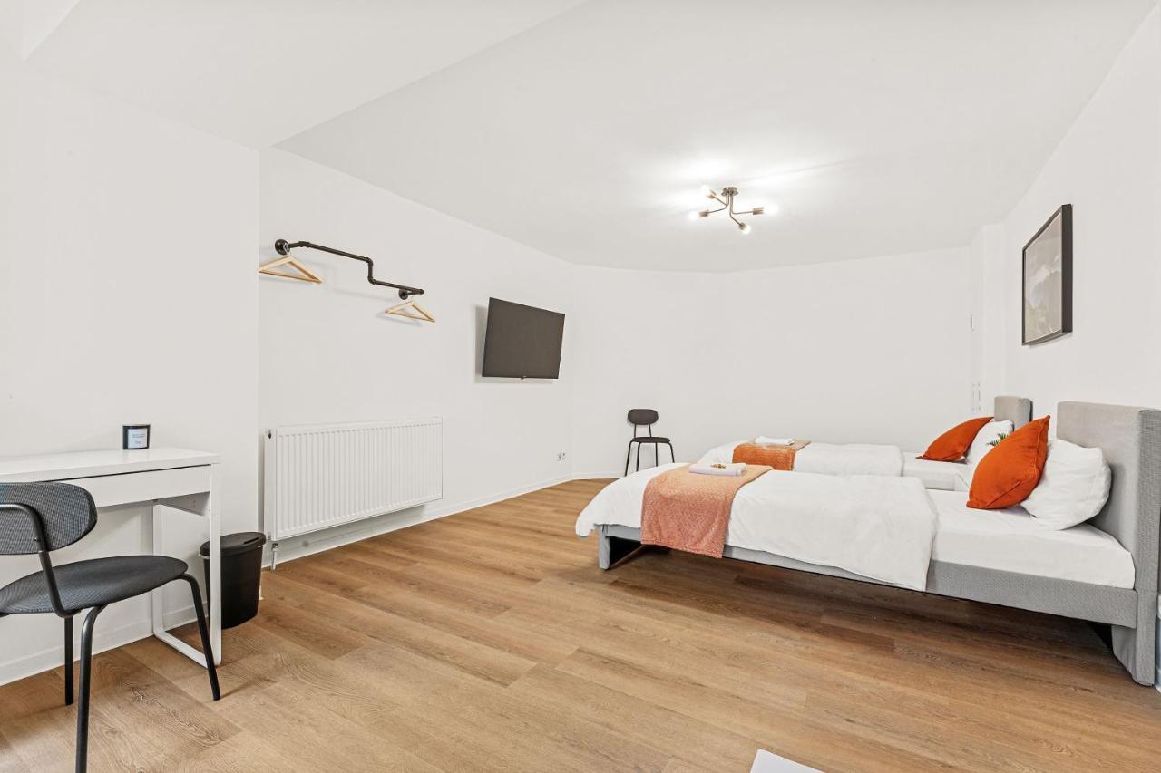 2 Zimmer Apartments, 4 Betten, Vollmoebliert,Zentrale Lage Am S-Bahnhof Berlim Exterior foto